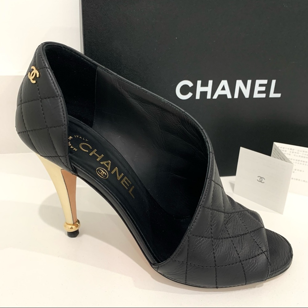 CHANEL quilted heels
